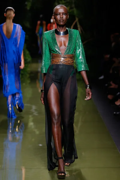 Look 25